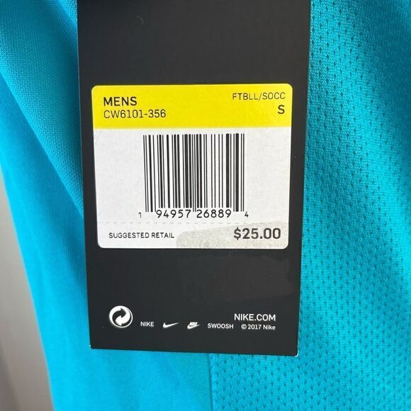 NWT Nike T-Shirt Size S - Picture 5 of 8